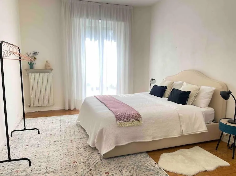 Artsy Flat With Shared Pool Apartamento Milão