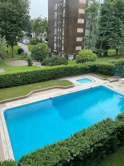 Artsy Flat With Shared Pool Apartamento Milão