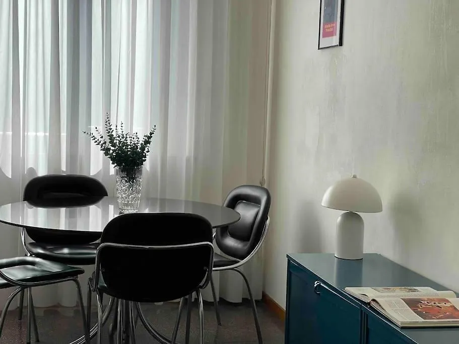 Artsy Flat With Shared Pool Apartamento Milão