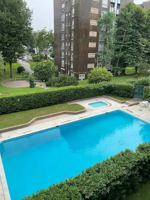 Artsy Flat With Shared Pool Apartamento Milão