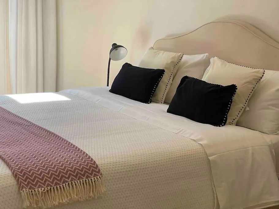 Artsy Flat With Shared Pool Apartamento Milão